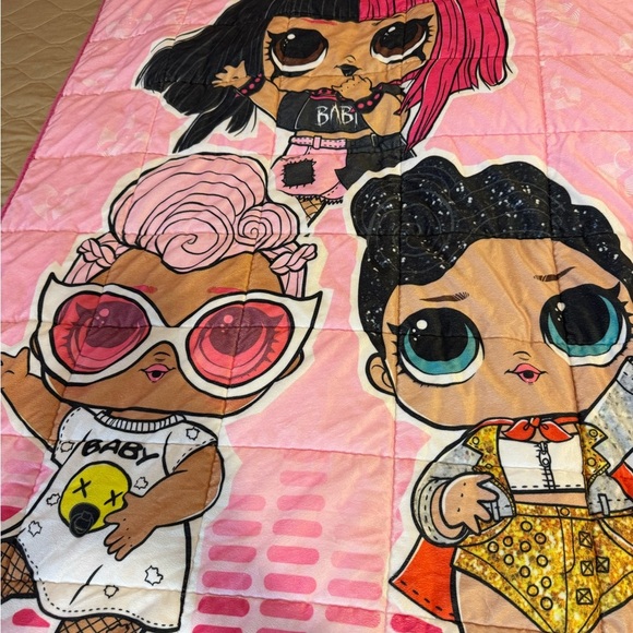 LOL Surprise MGA 40”W 59” Pink Weighted Gentle Hug Blanket Throw - Picture 4 of 10